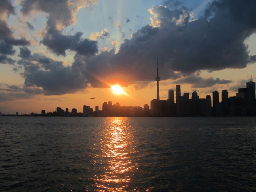Toronto Islands: Morning or Twilight 3.5-Hour Bike Tour - Beaches, parks, cottages, and the Royal Canadian Yacht Club