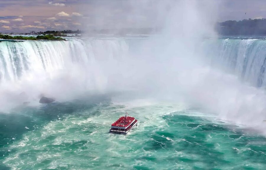 Toronto: Niagara Falls, Boat Ride & Journey Behind the Falls - Hornblower: the wettest and most memorable 25 minutes