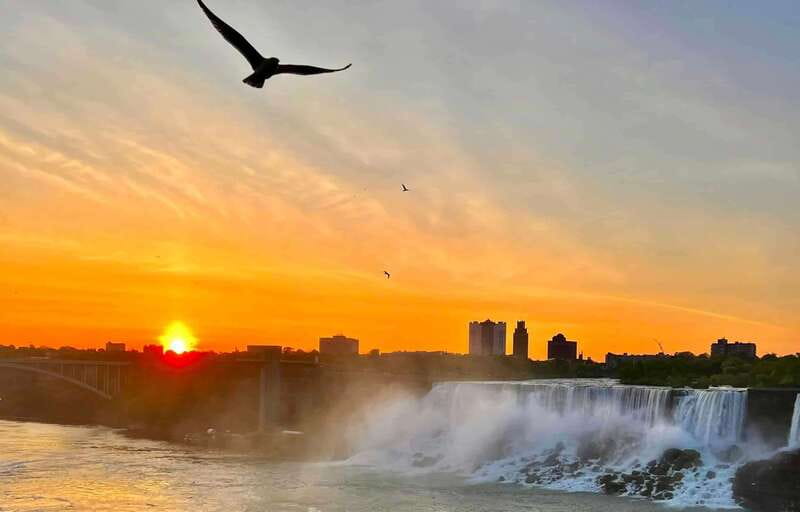 Toronto: Niagara Falls Day & Evening Tour + Top Attractions - Key points at a glance