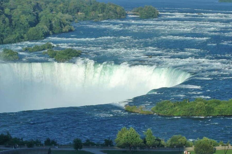 Toronto: Niagara Falls Day Tour with Boat Option - Three hours beside Niagara Falls