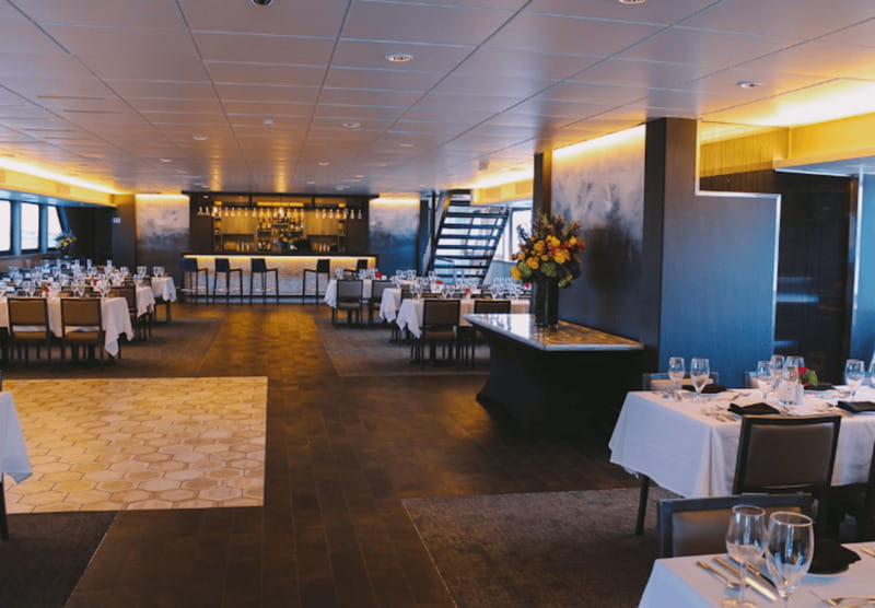 Toronto: Premium Harbor Cruise with Lunch, Brunch, or Dinner - What the dining room does well