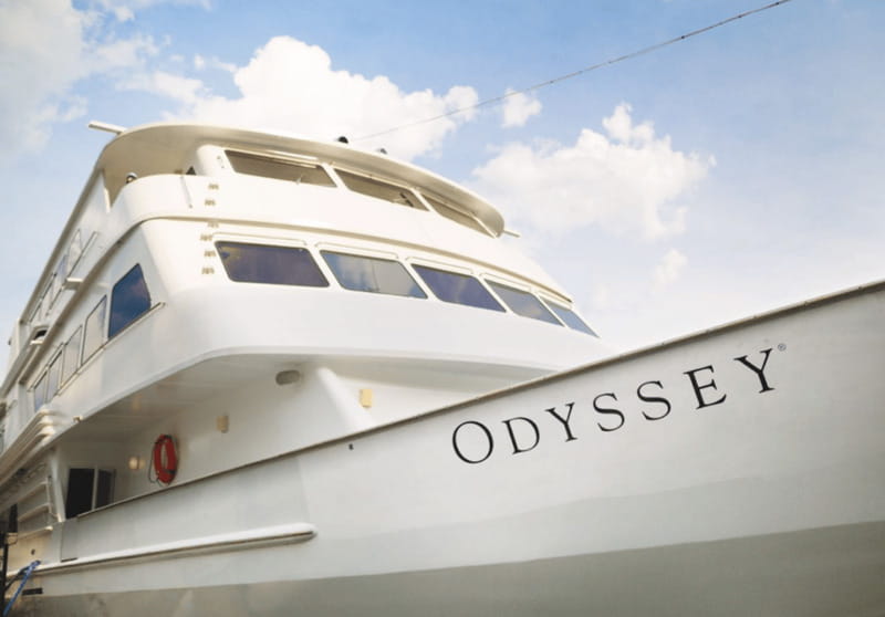 Toronto: Premium Harbor Cruise with Lunch, Brunch, or Dinner - Getting the best views from the upper deck