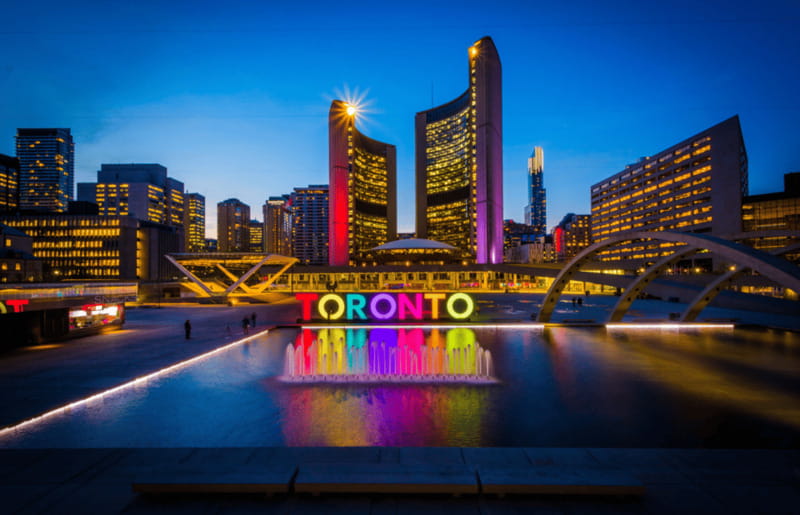 Toronto: Small Group Night Tour with Harbour Boat Cruise - Seeing Toronto from Harbourfront Centre