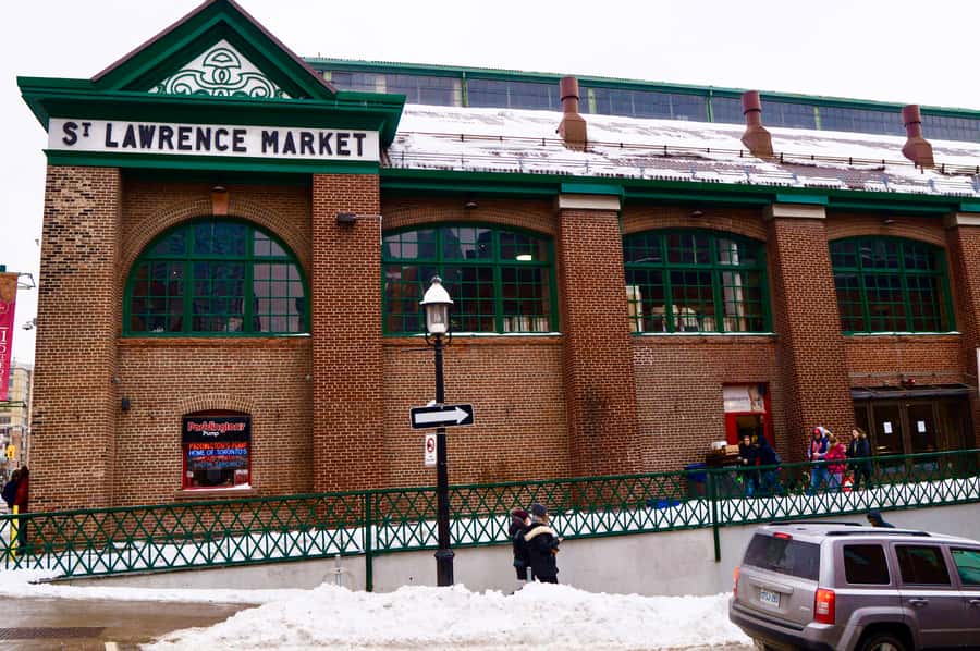 Toronto: St Lawrence Market Food Tour with 6 Tastings - Poutine and a local craft beer