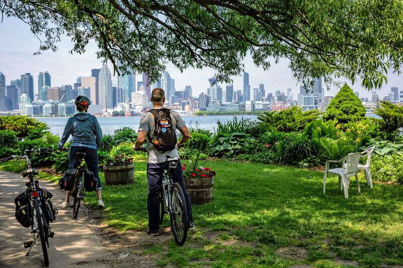 Toronto Waterfront and Islands Guided Bicycle Tour - Why a bicycle is a smart way to see Toronto