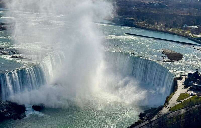 Toronto: Winter Niagara Falls Tour with Attractions Package - First views at Niagara Whirlpool