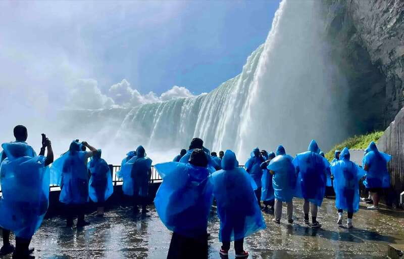 Toronto: Winter Niagara Falls Tour with Attractions Package - Skylon Tower and the helicopter option