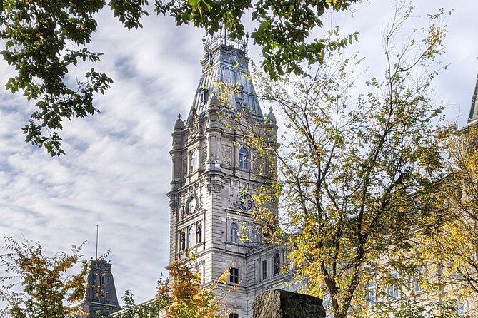 Uncover Old Quebec: Fun Walking Tour of the City with Local Guide - Sam’s guiding style: facts with a comic edge