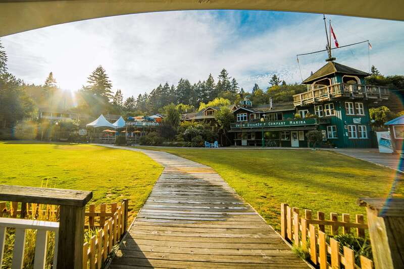 Vancouver: Bowen Island Boat Cruise with Dinner - Returning through Howe Sound at sunset