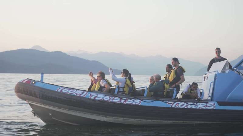 Vancouver: Bowen Island Boat Cruise with Dinner - Vancouver views with a live guide