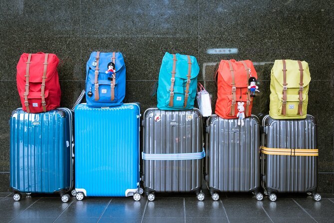 Vancouver: Cruise Terminal Luggage Storage for 2 Bags - Finding the storage area beneath Canada Place