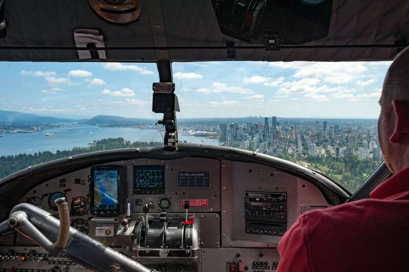Vancouver: Extended Scenic Panorama Seaplane Tour - The return sweep over Vancouver landmarks