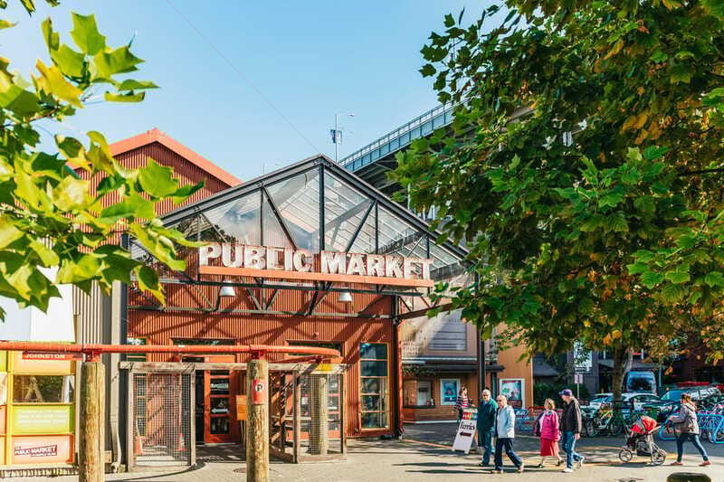 Vancouver: Hop-on Hop-off Sightseeing Tour with 10 Stops - Live Guides Versus the Audio App