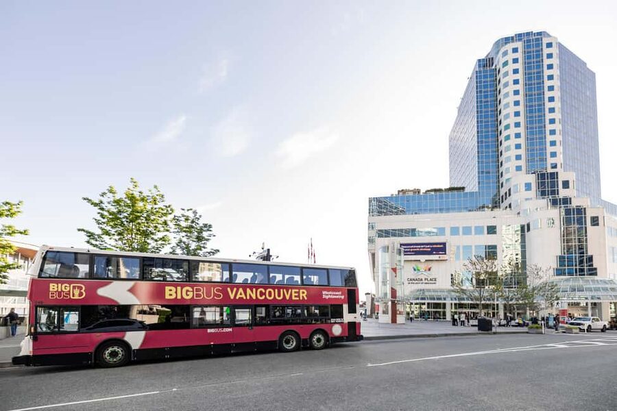 Vancouver: Hop-on Hop-off Sightseeing Tour with 10 Stops - Stanley Park: Make Time to Get Off