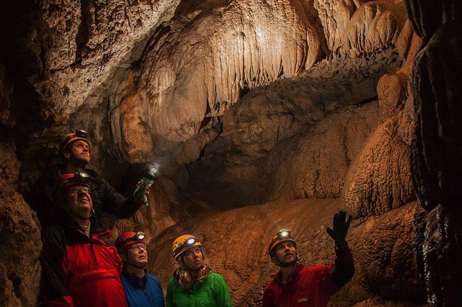 Vancouver Island Multi-Cave Experience - Learning to move underground