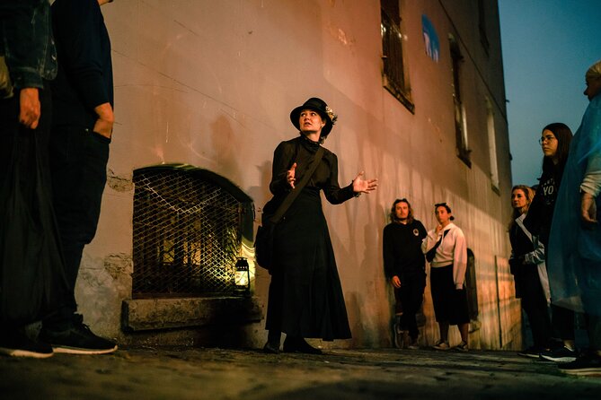 Vancouver Lost Souls of Gastown Walking Tour - How much walking is involved?
