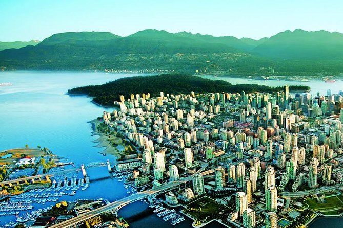 Vancouver Sightseeing and Suspension Bridge Small Group Tour - Guides make or break the city portion