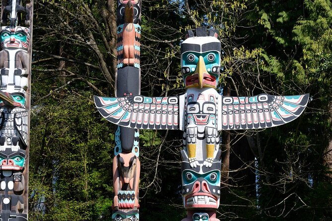 Vancouver Stanley Park 3 Hour Bike Tour - Under the Lions Gate Bridge