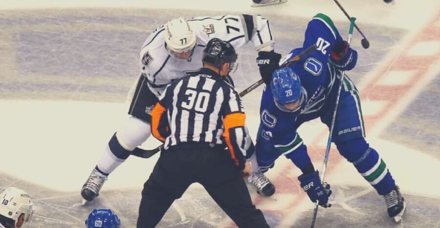 Vancouver: Vancouver Canucks Ice Hockey Game Ticket - Why a Canucks game makes a good Vancouver night out