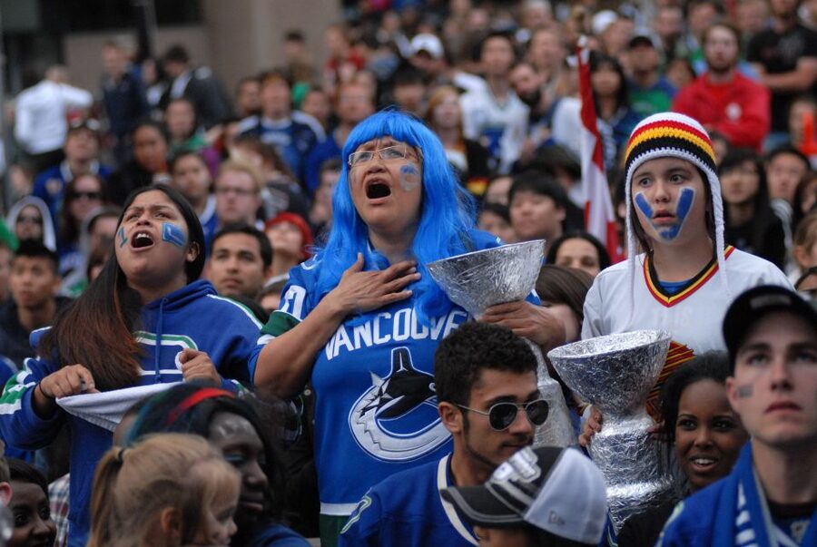 Vancouver: Vancouver Canucks Ice Hockey Game Ticket - Planning your evening around Rogers Arena