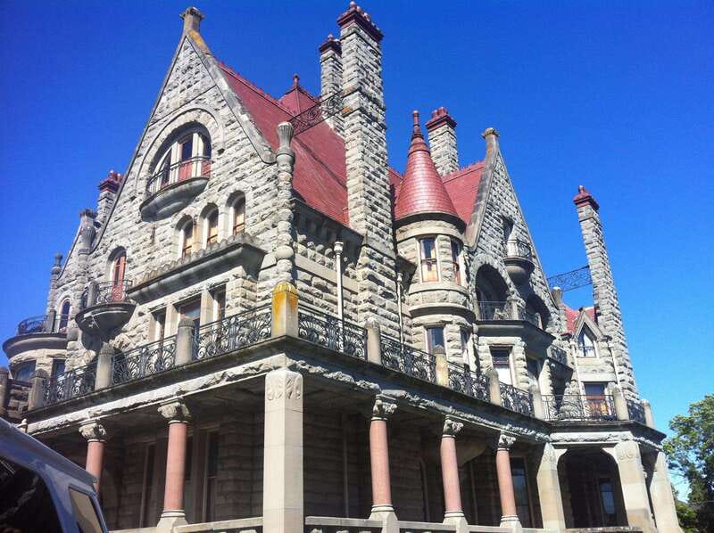 Victoria, BC: City Tour and Butchart Gardens Combo Tour - Government House, West Coast Castles, and Mile Zero
