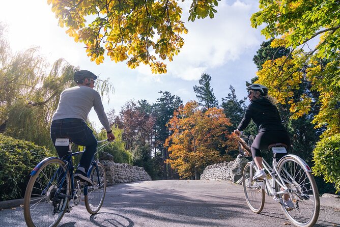 Victoria City Highlights 3 Hour Bike Tour, eBike Upgrade Avail. - Beacon Hill Park and the Mile 0 marker