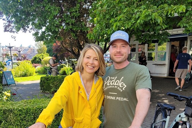 Victoria City Highlights E-Bike Tour - Hoods & Legends - Chinatown and five minutes in Fan Tan Alley