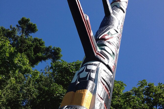 Victoria City Highlights Pedal or E-Bike Tour - Hoods & Legends - Government House and elegant Rockland