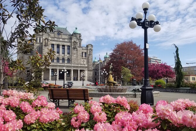Victoria City Highlights Pedal or E-Bike Tour - Hoods & Legends - The guides make the difference