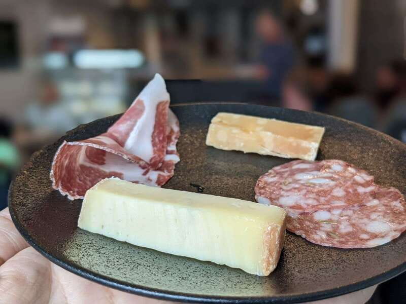 Victoria: Downtown Food and City Tour - Seven stops, seven different reasons to be hungry