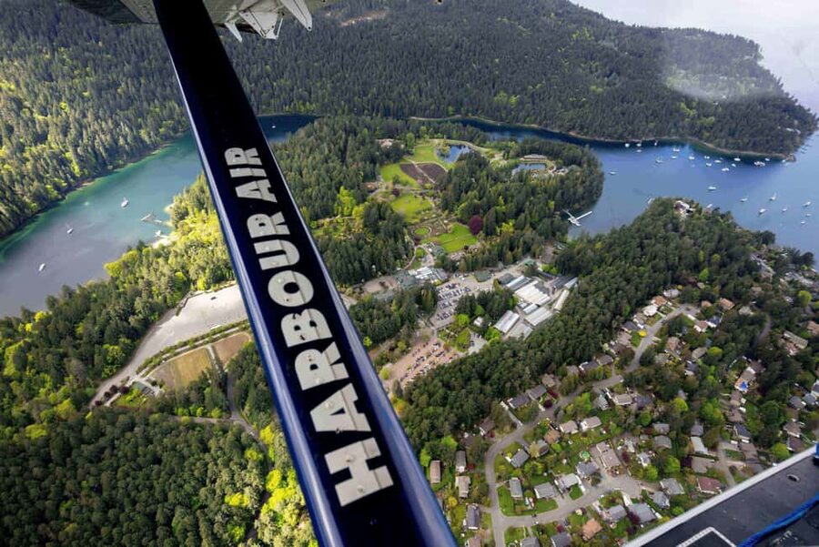 Victoria: Extended Scenic Panorama Seaplane Tour - Esquimalt and the return to the Inner Harbour