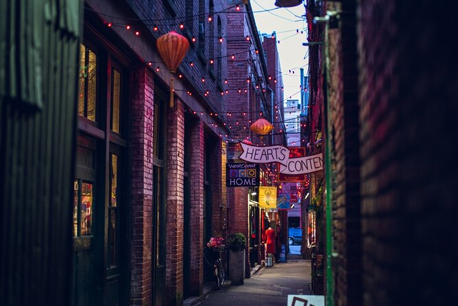 Victoria Scavenger Hunt and City Highlights Walking Tour - Fan Tan Alley and the value of smaller stops