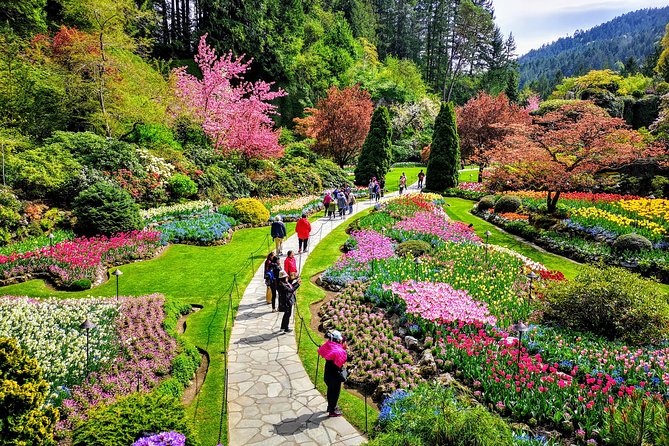 Victoria & The Butchart Gardens:Deluxe City and Garden Experience - Craigdarroch Castle from the outside