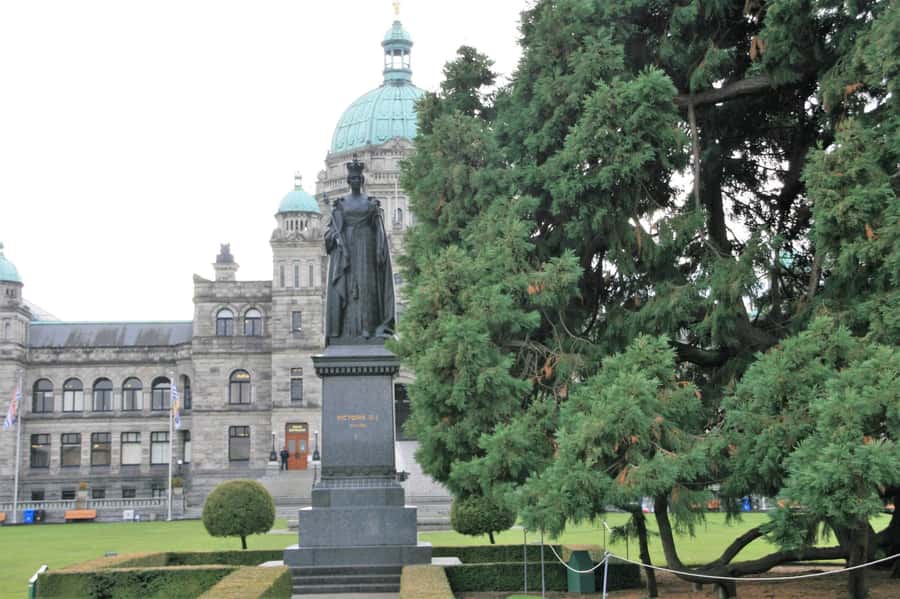 Victoria: Tips-Based City Highlights Walking Tour | 2.5-Hour - Is a $5 walking tour good value?