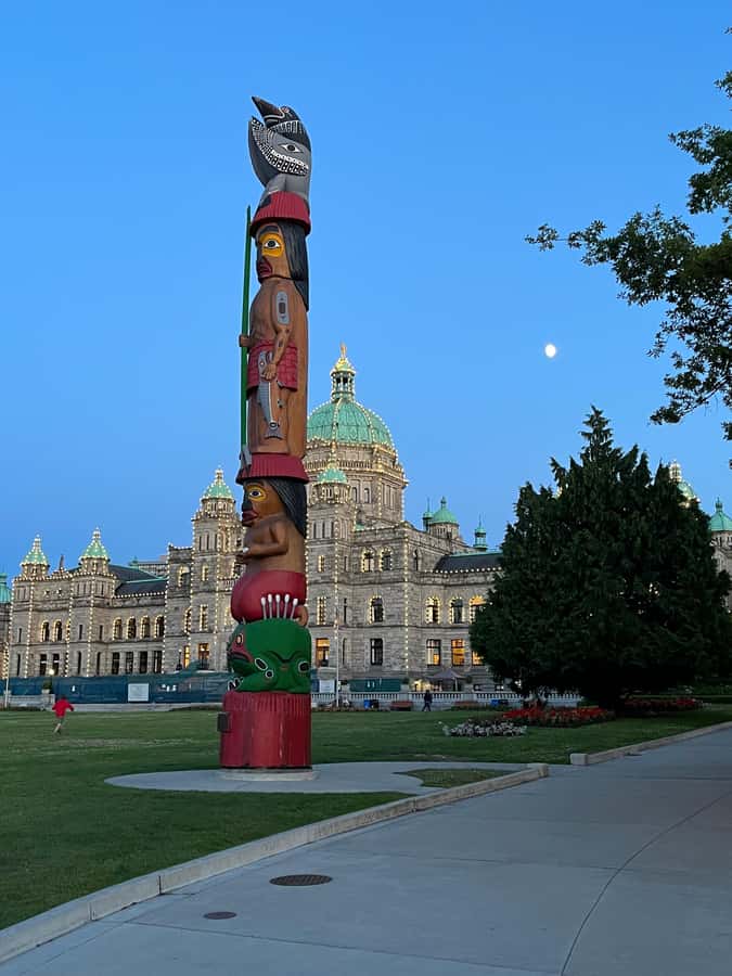 Victoria: Tips-Based City Highlights Walking Tour | 2.5-Hour - Timing, distance, and weather