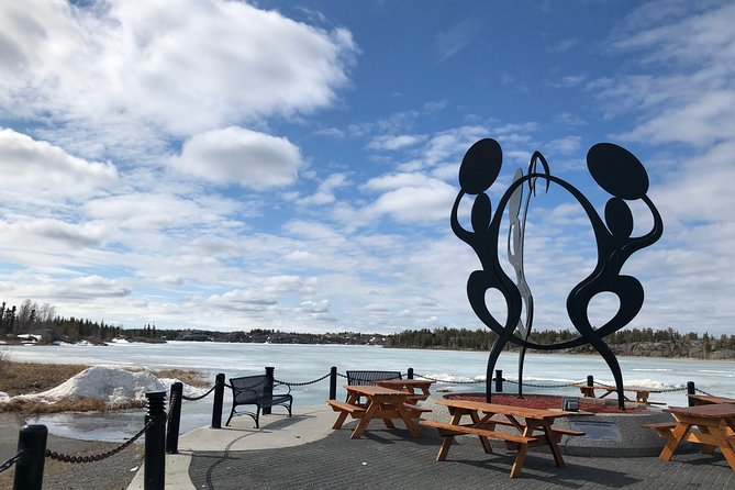Yellowknife City Tour + Nature's North Wildlife Gallery - Key points at a glance