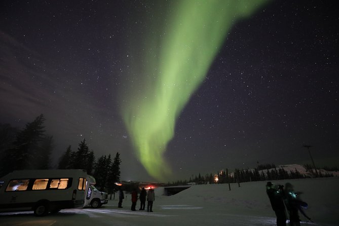 Yellowknife Tours - Aurora by bus - Prosperous Lake: chasing a better opening