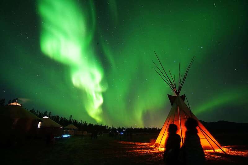 Yukon: Aurora Borealis Late Night Viewing Tour - Watching the aurora and learning what causes it