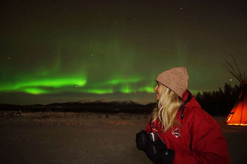 Yukon: Aurora Borealis Late Night Viewing Tour - Hot drinks, snacks, and the value of comfort